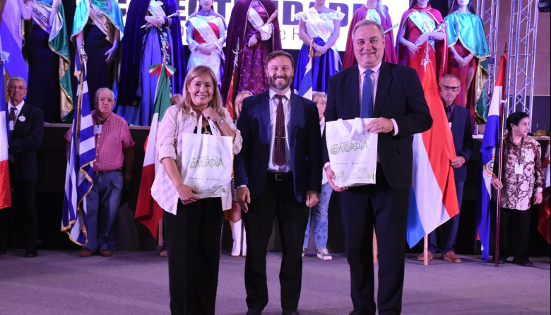 El Intendente Azcué participó del Encuentro Nacional de Dirigentes de Colectividades