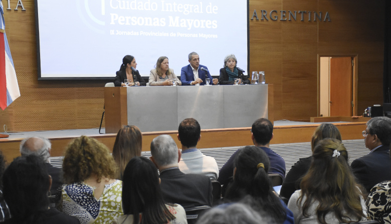 Se desarrolló el primer congreso sobre cuidado integral de personas mayores